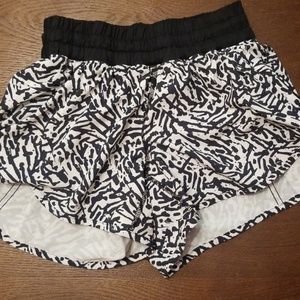 Lululemon tracker shorts